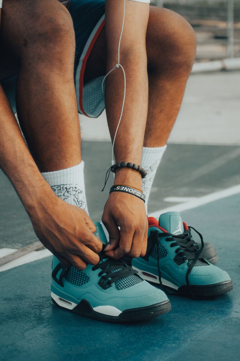 Chaussures de sport, gros plan sur le laçage